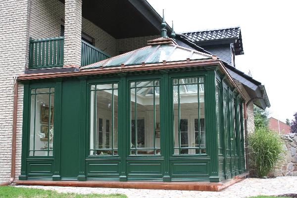 Außenansicht des Wintergartens / Übergang vom Wintergarten zum Wohnhaus. Außenansicht des Wintergartens / Übergang vom Wintergarten zum Wohnhaus.