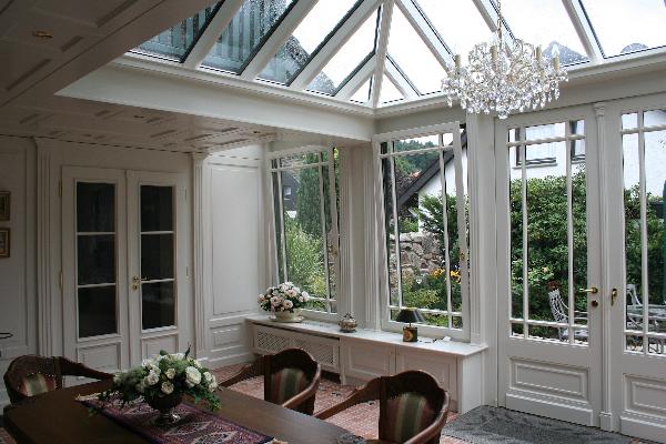 Innenansicht des Wintergartens / Durchgang zum Wohnhaus / Innenausbau Innenansicht des Wintergartens / Durchgang zum Wohnhaus / Innenausbau